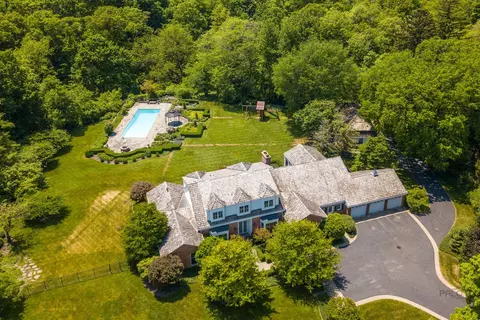 901 Spring Ln, Lake Forest, IL 60045