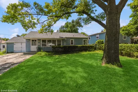 521 E High St, Mundelein, IL 60060
