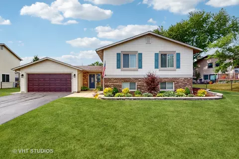 458 Briarcliff Ln, Bartlett, IL 60103