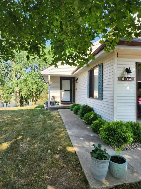 404 Hilltop Rd, Champaign, IL 61822