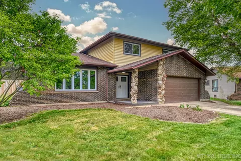 6 Keystone Ct, Bolingbrook, IL 60440