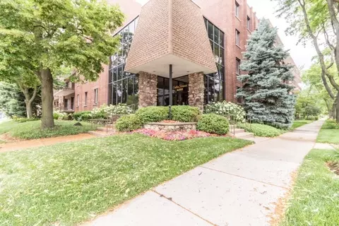 5200 Oakton St #305, Skokie, IL 60077