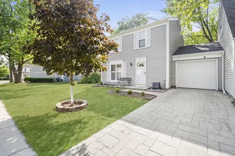 29 W439 Hawthorne Ln, Warrenville, IL 60555