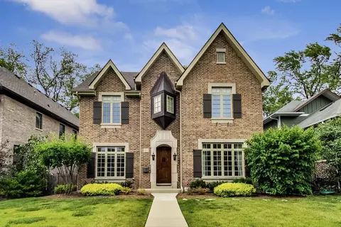 827 S Chester Ave, Park Ridge, IL 60068