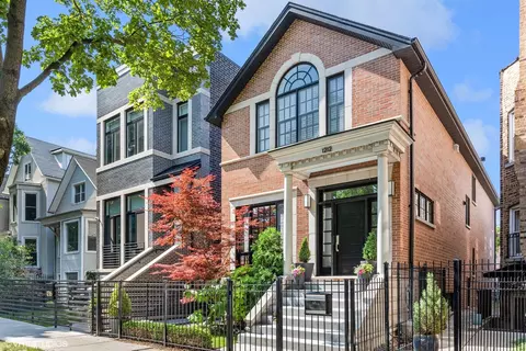 1212 W Wellington Ave, Chicago, IL 60657