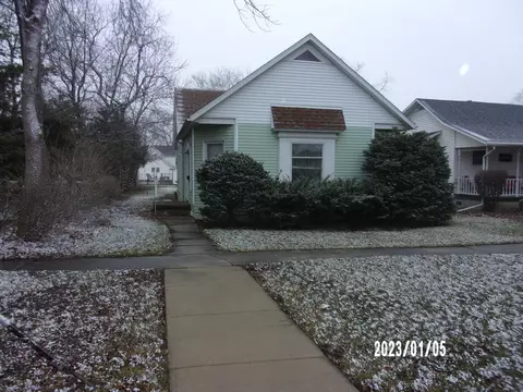 309 S Main St, Gilman, IL 60938