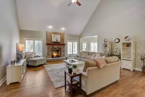 3691 Heathmoor Dr, Elgin, IL 60124 photo 2