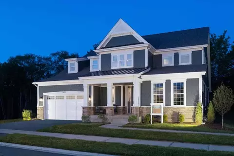 2820 Parkside Cir, Glenview, IL 60026