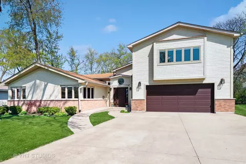 1015 Huber Ln, Glenview, IL 60025