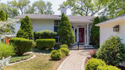 449 Edens Ln, Northfield, IL 60093