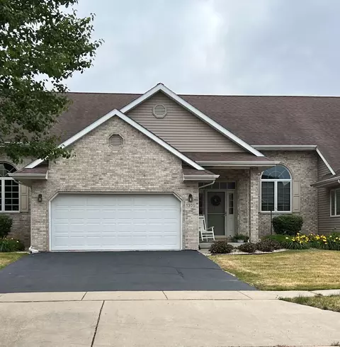 1305 Northlake Ct, Rochelle, IL 61068