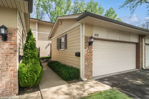 802 Swallow St, Deerfield, IL 60015