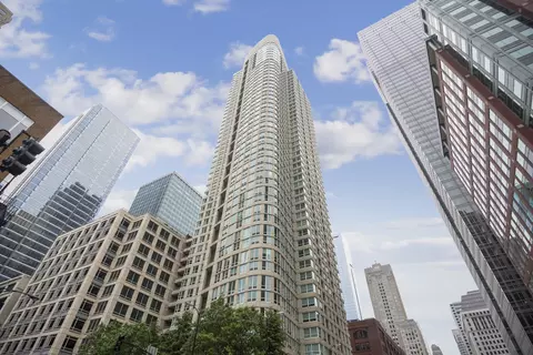 345 N La Salle Dr #3702, Chicago, IL 60654