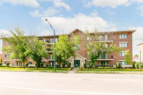 3730 W 111th St #402, Chicago, IL 60655