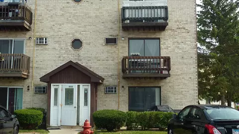 4235 Jennifer Ln #2B, Arlington Heights, IL 60004