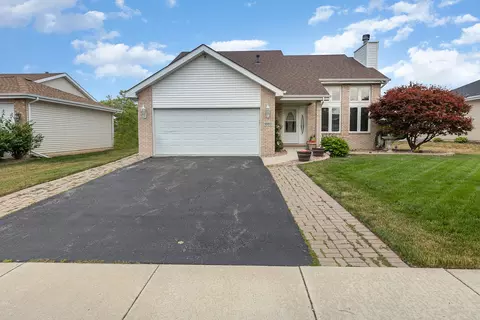 1560 Mallards Cv, Beecher, IL 60401