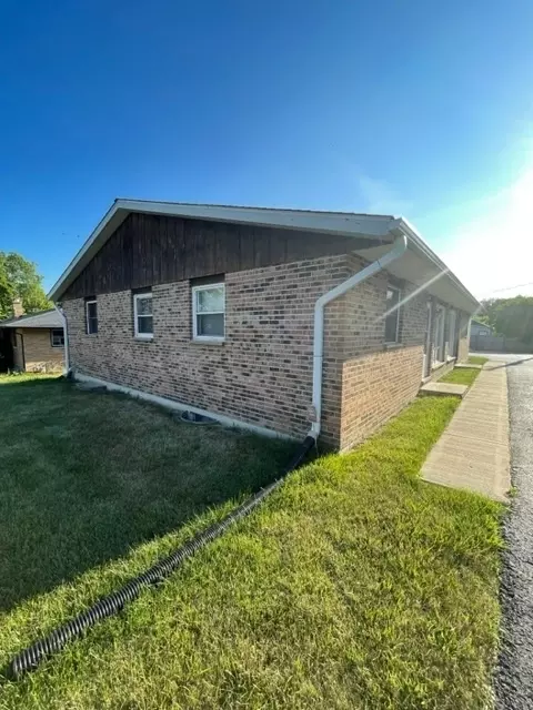 2620 Hermon Ave, Zion, IL 60099