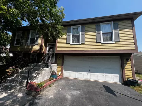 714 Middleton Dr, Roselle, IL 60172