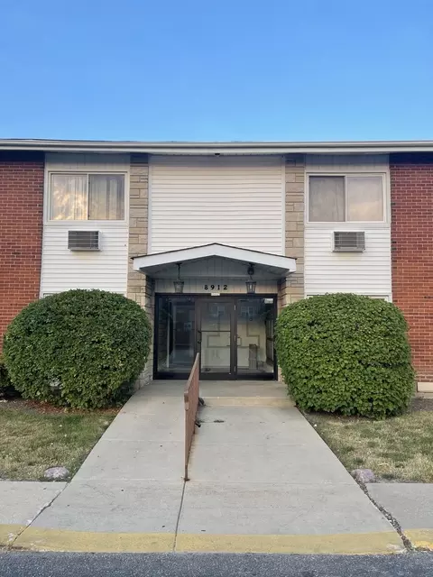 8912 Steven Dr #1C, Des Plaines, IL 60016