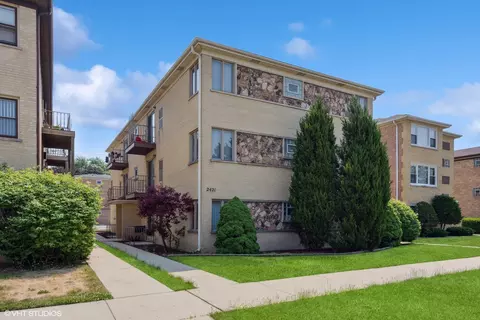 2421 N 77th Ct #2E, Elmwood Park, IL 60707