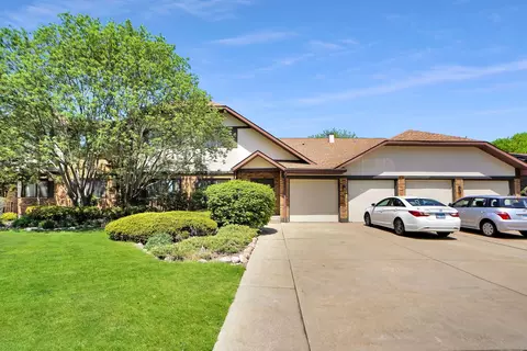 221 Walters Ln #2A, Itasca, IL 60143