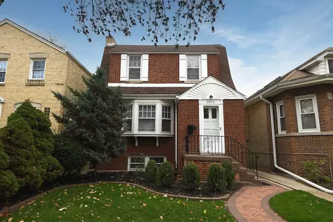 5633 N Central Park Ave, Chicago, IL 60659