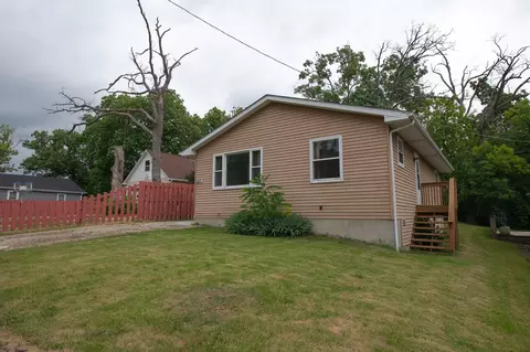 527 N Ravine Dr, Round Lake Park, IL 60073