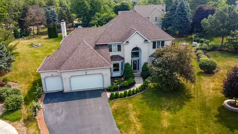 926 Edgewood Dr, Sugar Grove, IL 60554