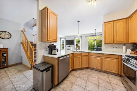24114 W Walnut Cir, Plainfield, IL 60585 photo 4