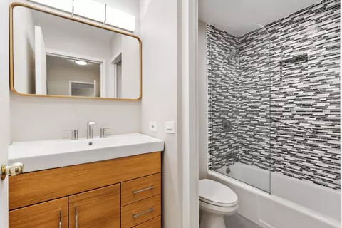 222 E Pearson St #902, Chicago, IL 60611 photo 17