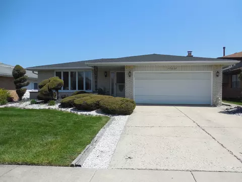 17637 Oakwood Ave, Country Club Hills, IL 60478