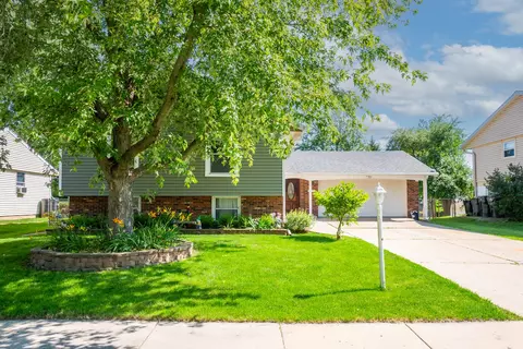 804 Hayward Ave, Streamwood, IL 60107