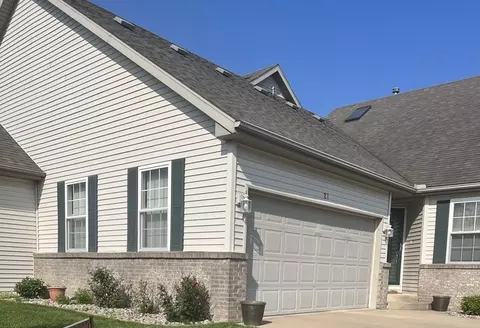 27 Ashling Ct, Bloomington, IL 61704