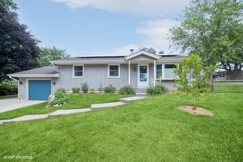 667 Elm St, Hampshire, IL 60140