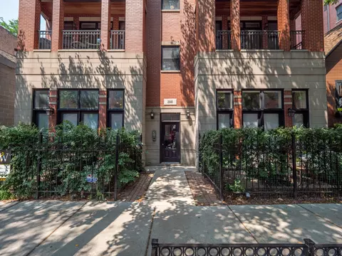 2940 N Sheffield Ave #4N, Chicago, IL 60657