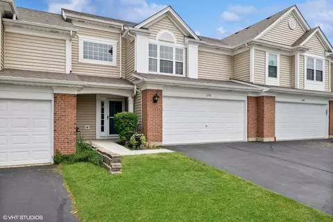 370 S Crown Ct, Palatine, IL 60074