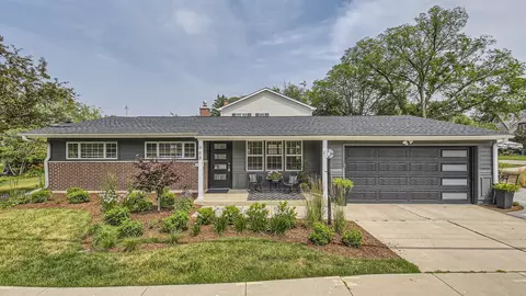 448 Ridge Ave, Clarendon Hills, IL 60514