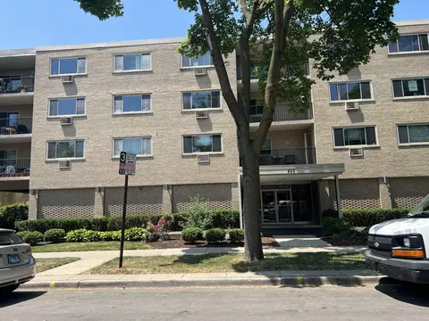 425 Home Ave #3D, Oak Park, IL 60302