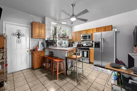 10711 S Champlain Ave, Chicago, IL 60628 photo 3