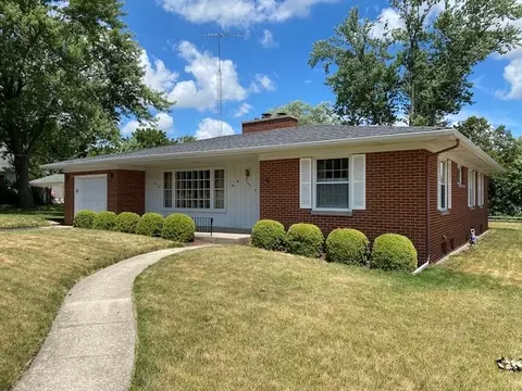 662 Oak St, Woodstock, IL 60098
