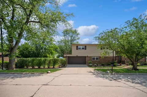 1629 Little John Ct, Highland Park, IL 60035