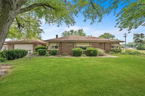 11057 S Eastwood Dr, Palos Hills, IL 60465