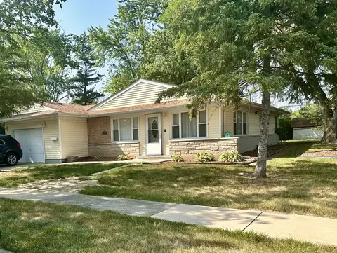 348 Waverly St, Park Forest, IL 60466