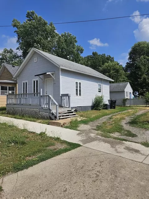 610 W Walnut St, Bloomington, IL 61701