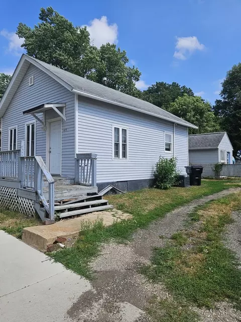 610 W Walnut St, Bloomington, IL 61701 photo 4
