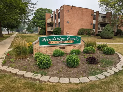 300 W Fullerton Ave #209, Addison, IL 60101