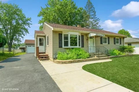 605 E Blaine St, Harvard, IL 60033