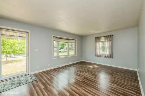 605 E Blaine St, Harvard, IL 60033 photo 6