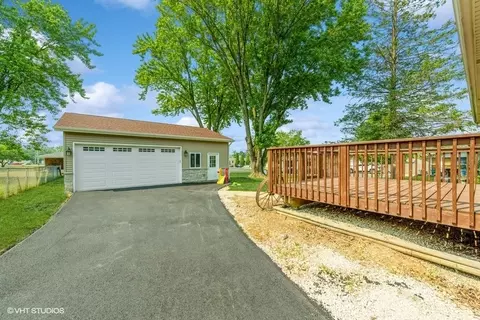 605 E Blaine St, Harvard, IL 60033 photo 2