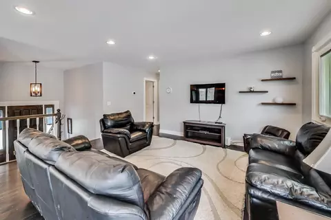 166 Thackeray Dr, Bolingbrook, IL 60440 photo 4